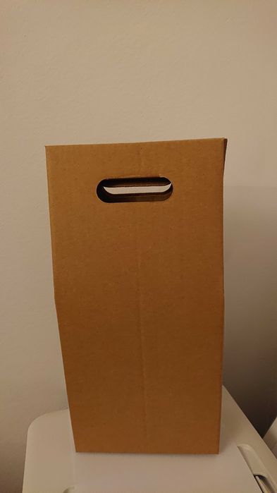 Cutie carton pentru 2 sticle.