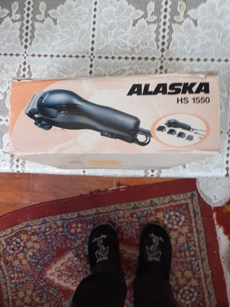 Vând foarte convenabil una mașină de tuns marca Alaska hs 1550.