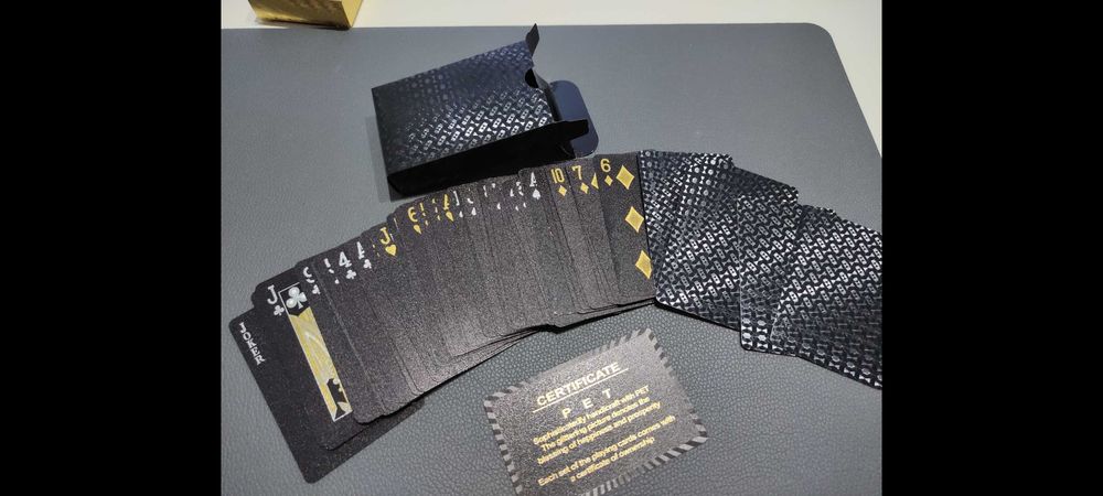 CARTI DE JOC - deosebite, pretabile pentru cadou..