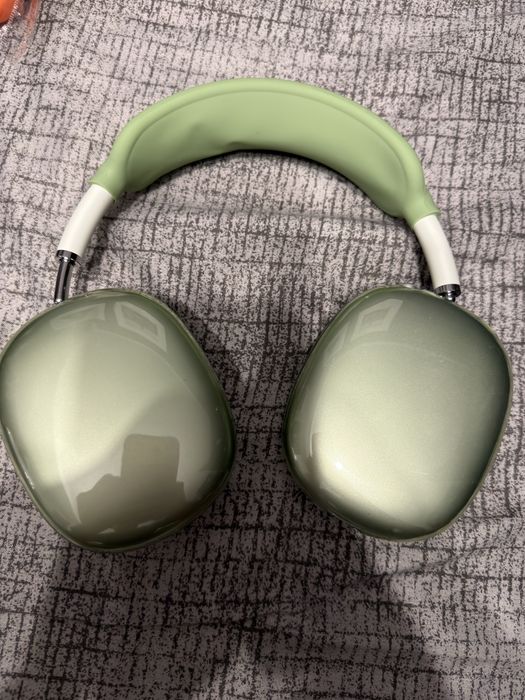 Airpods max green first gen (lightning)