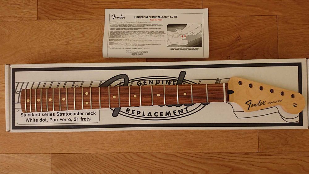 Гриф Fender Standard Series Stratocaster, бели точкови инкрустации