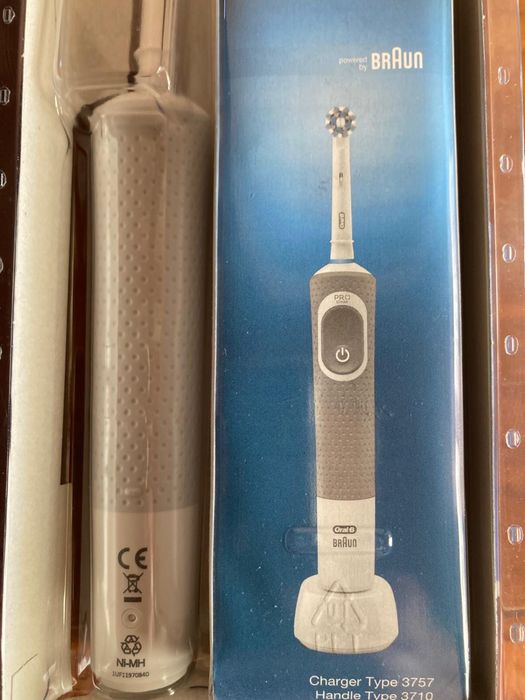 Нова ел. четка Oral B с допълнителни два накрайника