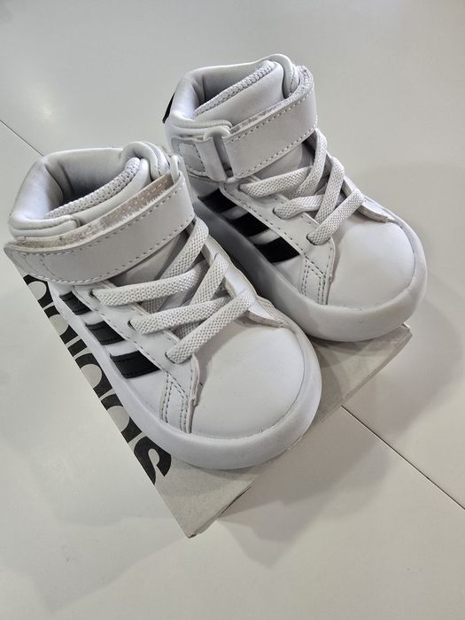 Бебешки маратонки Adidas Grand Court
