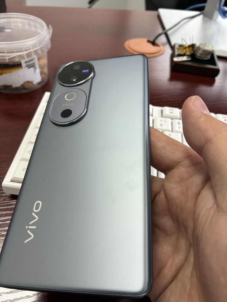 Vivo v 40 xolati alo