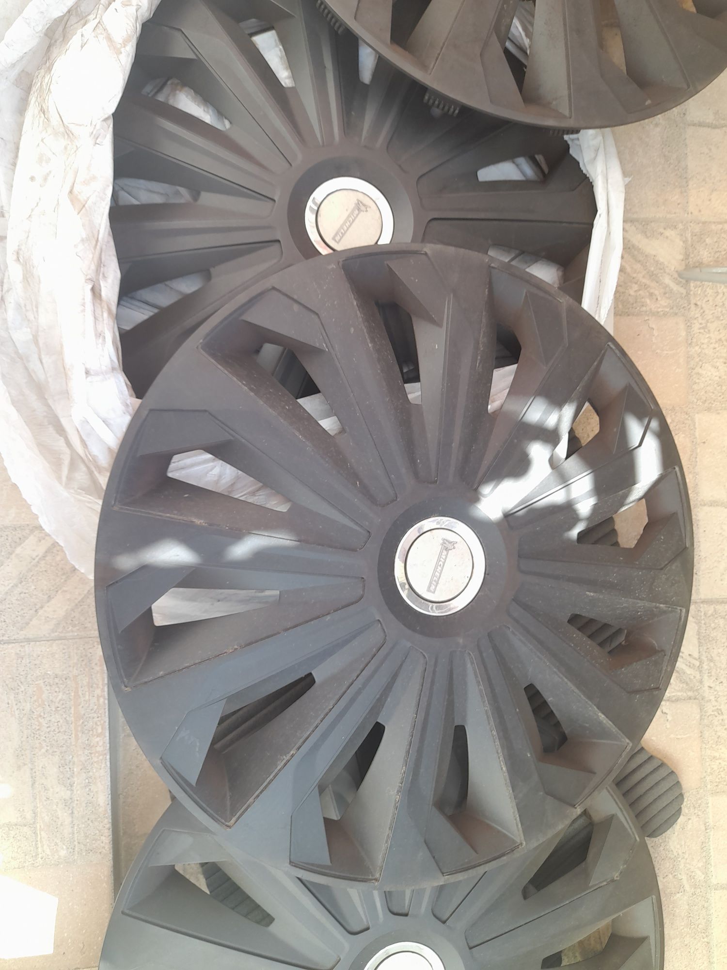 Capace Michelin NVS R 16