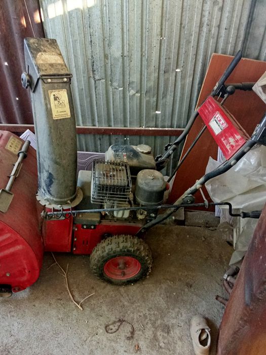 Продам снегоуборочникк