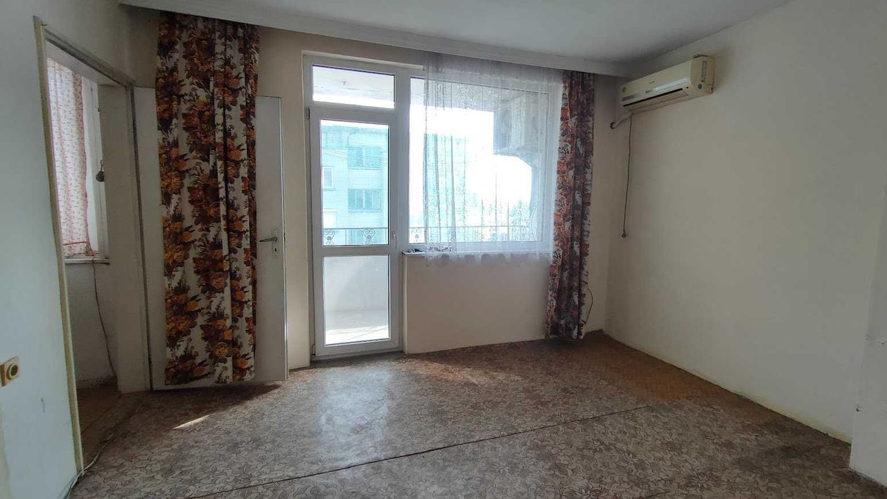 Продава се Четиристаен апартамент в Айтос - 93 кв.м за 823 €/кв.м - Снимка #1
