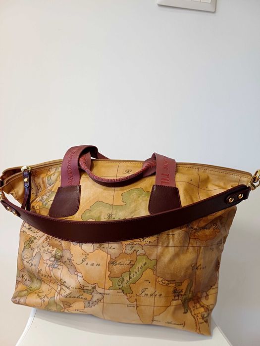 Дамска чанта tote First Class с географски принт