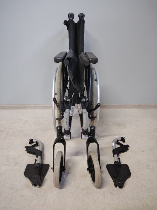 Carucior cu rotile/Fotoliu rulant  pentru persoane cu handicap.043