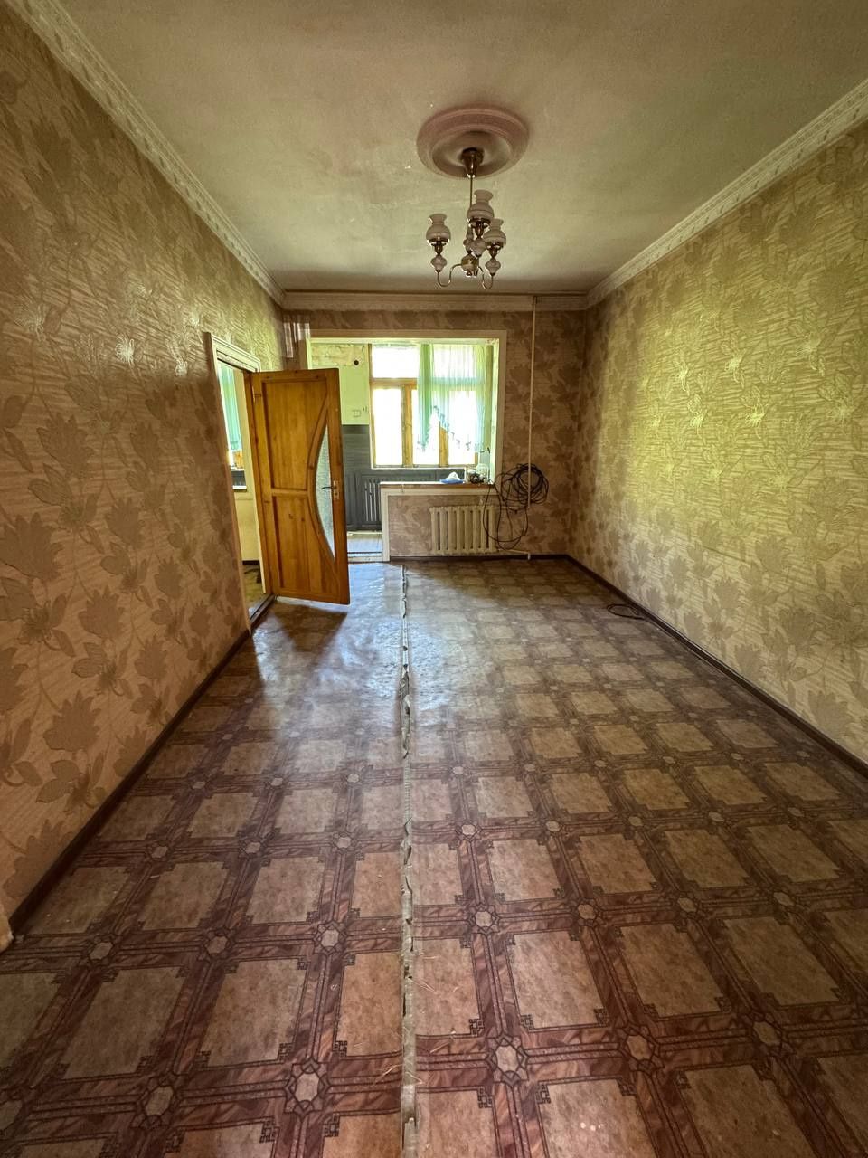 Юнусабад 11, 3/2/4 балкон 1,5*6 70кв.м без ремонта вдоль дороги