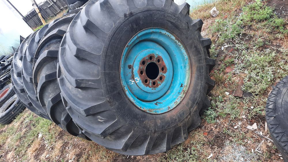 Шины на Комбайн комплекте