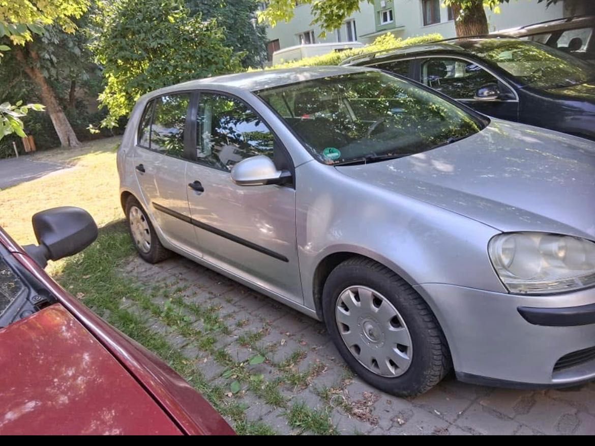 VW golf 5 automat 1.6 benzina -2004 luna 09