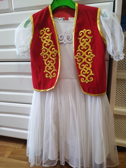 Продам платья на девочку