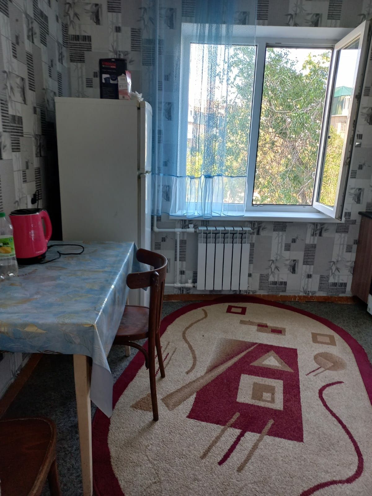Квартира по суточно 1к.кв 8мкр 8000т..