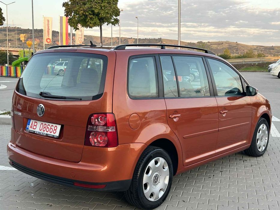 Vând Volkswagen touran an fabricatie 2010