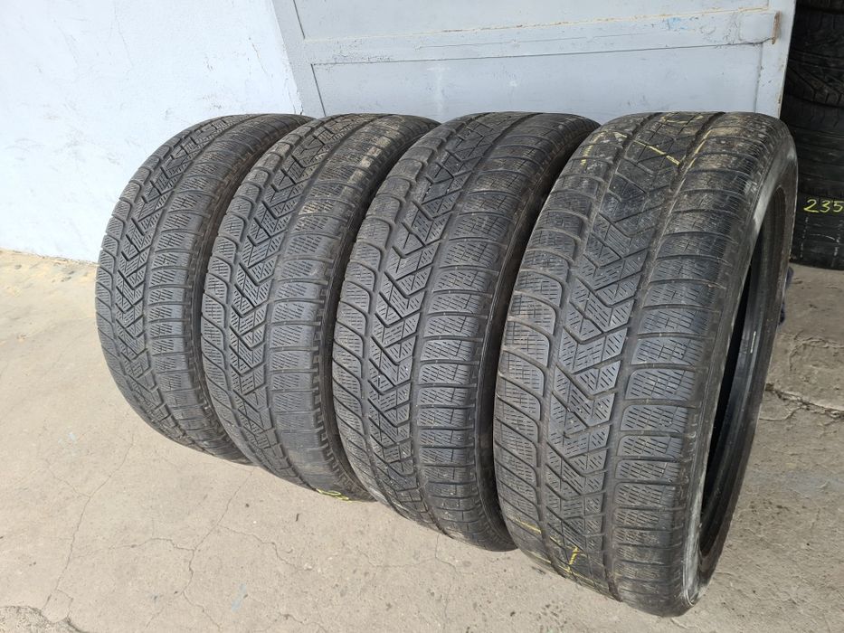 4 бр. зимни гуми 235/55/19 Pirelli MOE RSC DOT 0318 4,5-5,5 mm