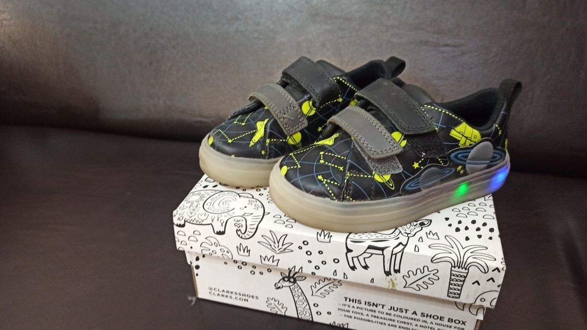 Incaltari cu luminite copii Clarks nr 24