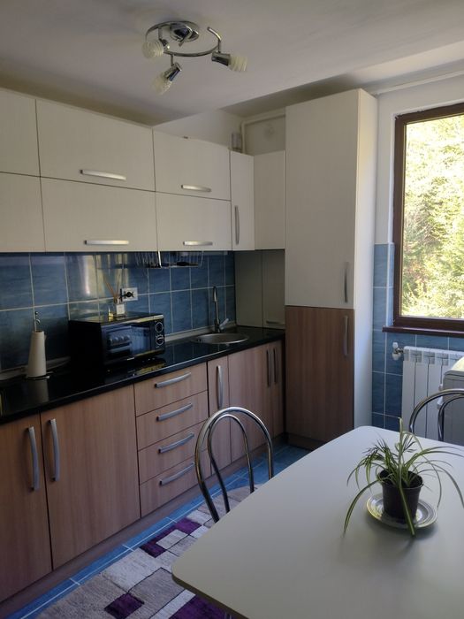 Închiriez apartament 3 camere