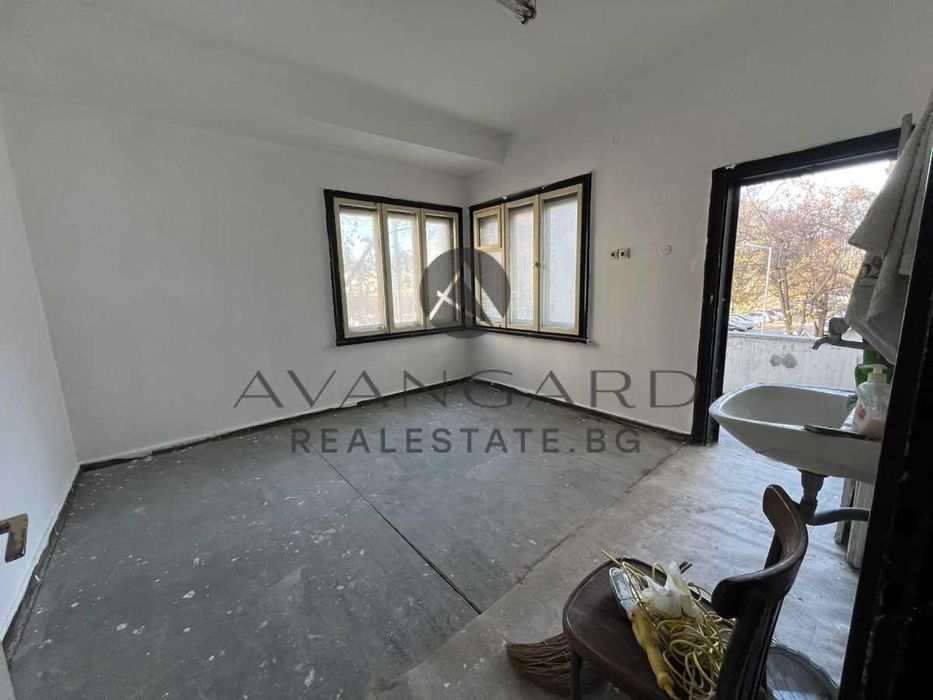 Продава се Четиристаен апартамент в Пловдив, Център - 159 кв.м за 1876 €/кв.м - Снимка #1