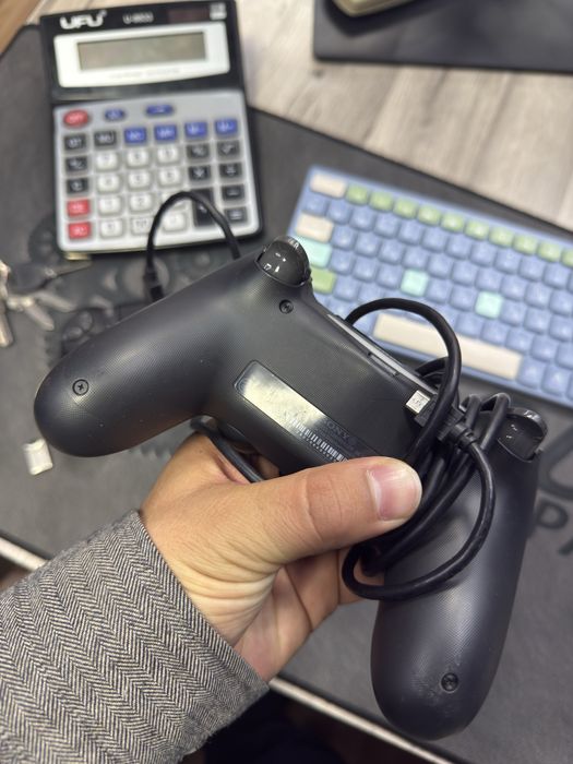 Продается джойстик PS4 оригинал