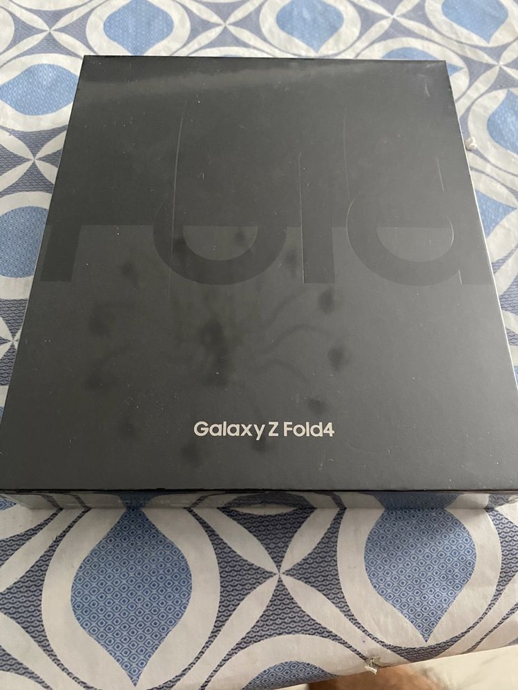 Продам самсунг GALAXY Z FOLD4