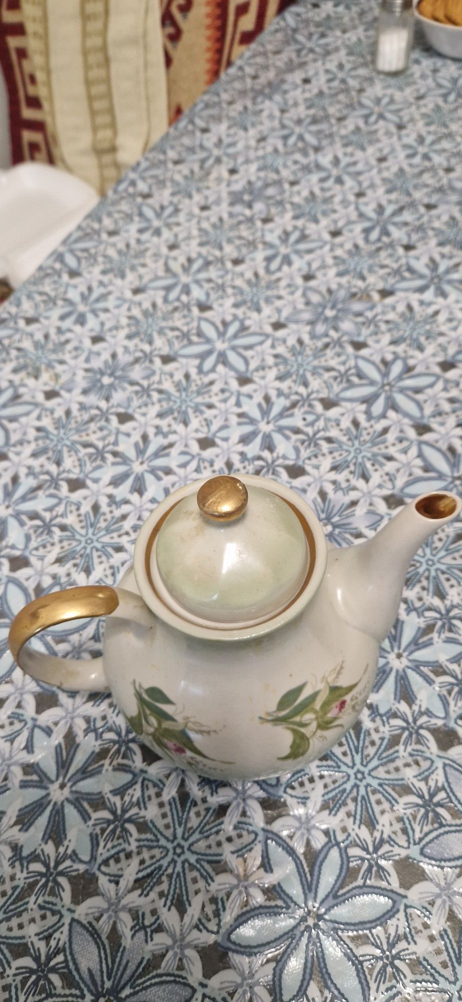 Продам новый фарфорвый заварник СССР.