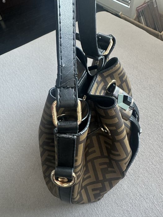 Чанта среден размер