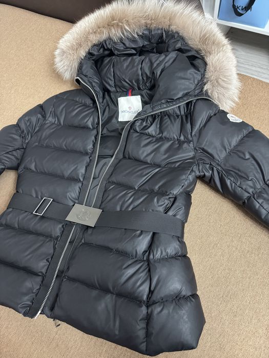 Короткая куртка Moncler, в отличном состоянии, размер С/М