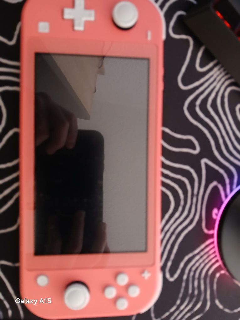 Продавам чисто ново nintendo switch lite
