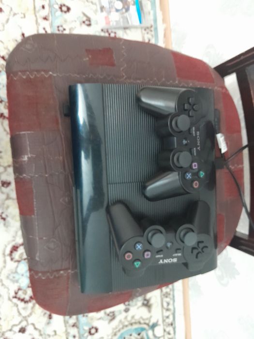 Продаю пс 3 прошитый более 20 игрплейстейшен супер слимв отличном сос