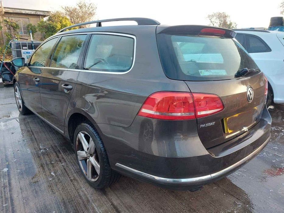 Usa Fata Dreapta Volkswagen Passat 2012 Break Maro