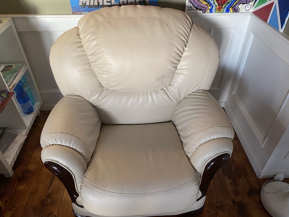 Много запазен холна гарнитура -  троен, двоен и фотьойли