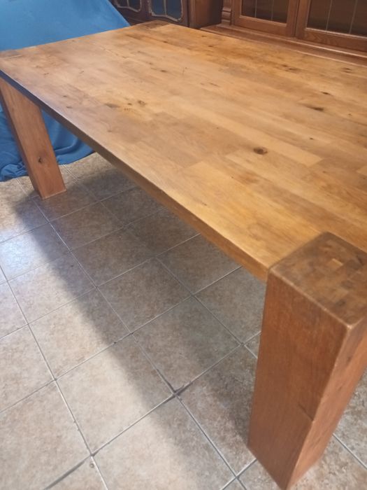 Масата е от дъб масив,  внос от Германия