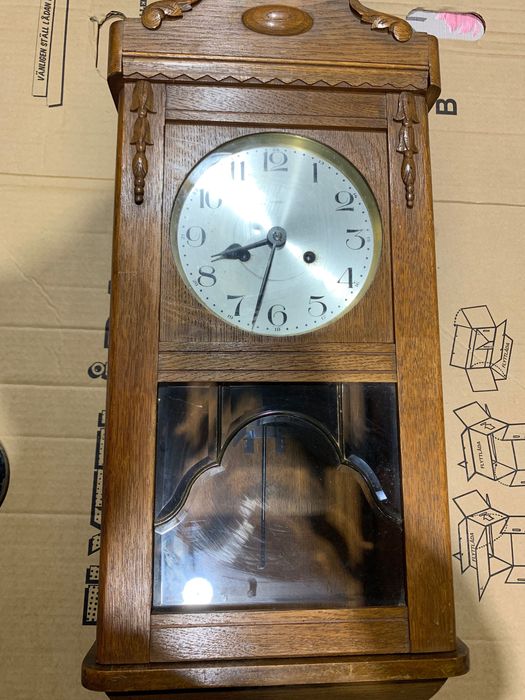 Ceas de perete cu pendul,Kienzle.