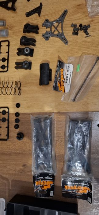 Rc truggy 1/8 със много части