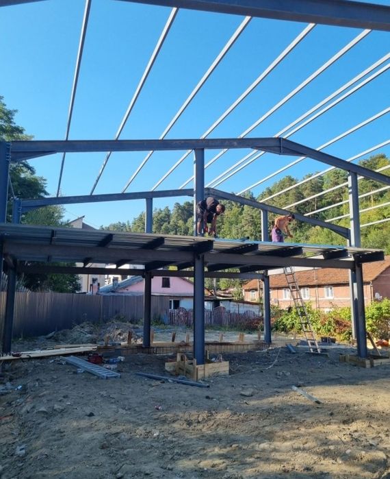 Vand o gama larga de hale metalice diferite dimensiuni