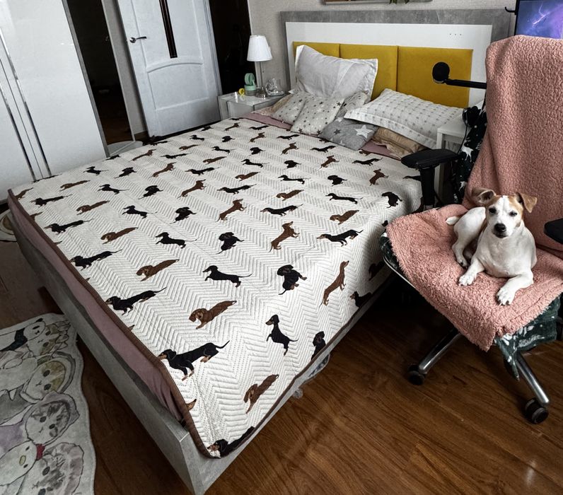 Продам кровать с матрасом и тумбами х2