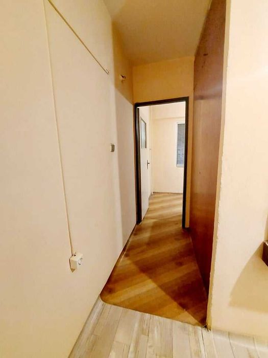 Дава се под наем Двустаен апартамент в Бургас, Меден рудник - зона А - 50 кв.м за 132.6 € - Снимка #1