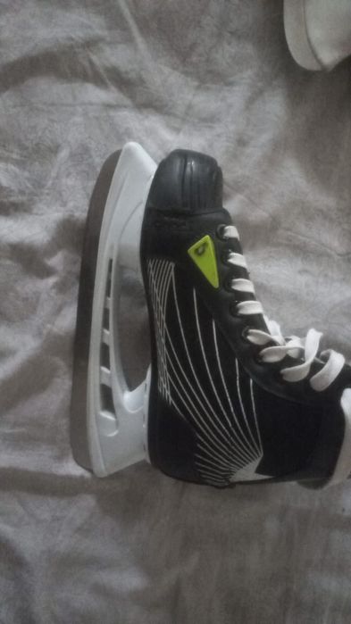 Продам коньки хоккейные