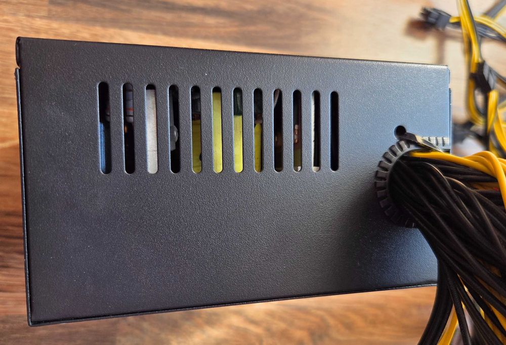 Захранване: T.F.SKYWINDINTL 2000W ATX