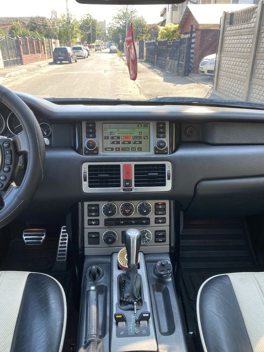 Range Rover Vogue an fabricatie 2006 vand sau schimb