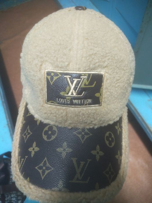 Продаю женскую кепку