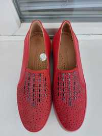 Pantofi NOI, piele naturală!! mărimea 37, culoare roșie.