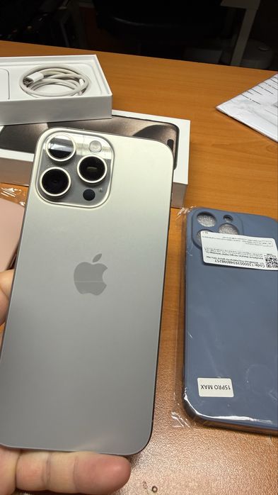 Продавам GSM Iphone 15 Pro Max 256GB