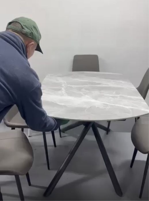Кухонный стол.
