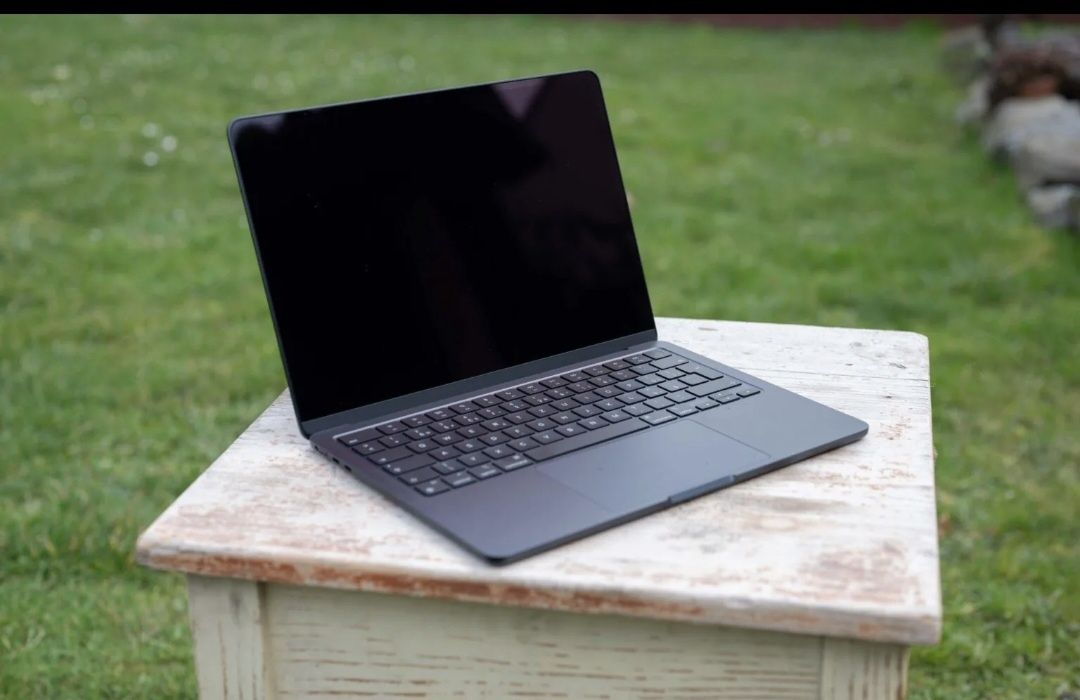 Macbook air m3 1 oy boldi