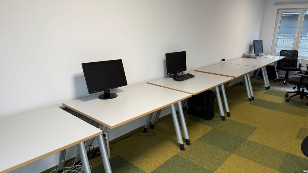 Vând masa birou din Germania, 6 buc.  în stare foarte bună.