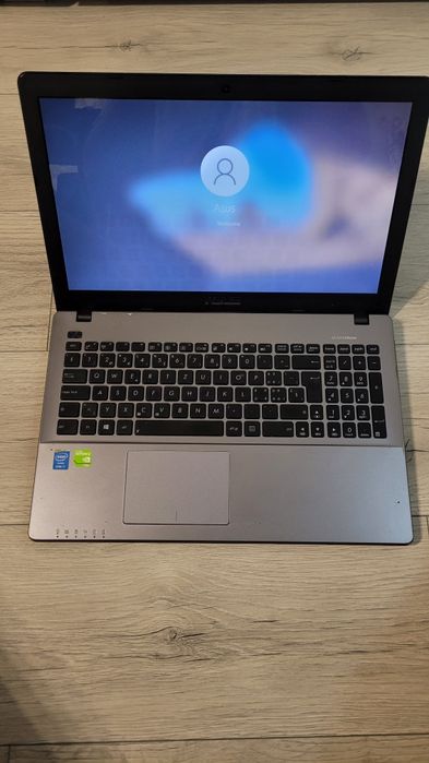Laptop Asus X550L i74500u 1.8 GHz / 8 GB / 640 GB / GT 720M
