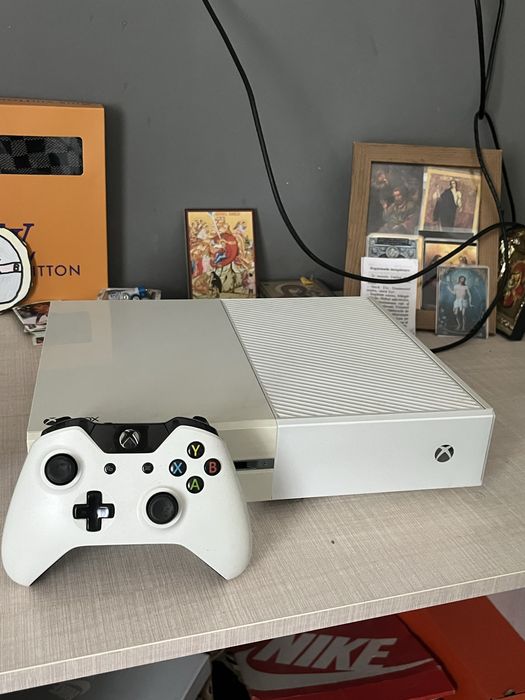 Xbox one 500gb.