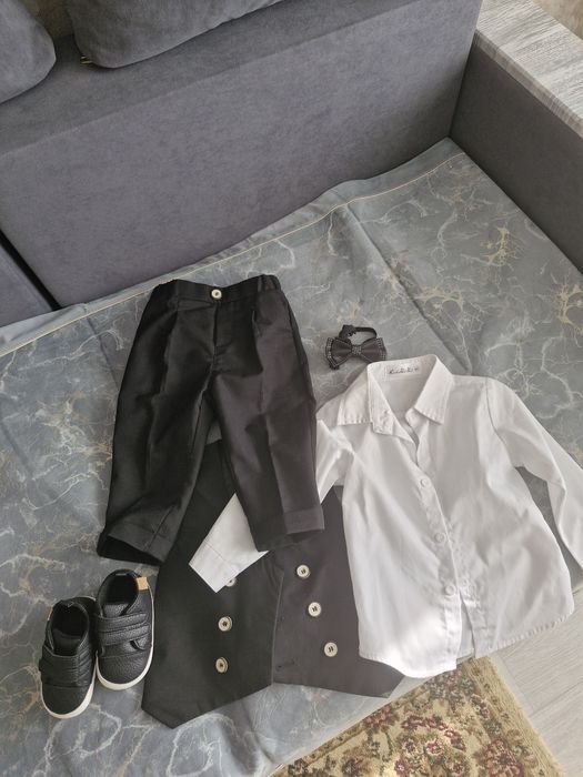 Продам костюм на годик в отличном состоянии